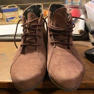 Brown booties sz. 7.5 medium